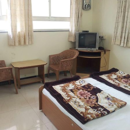 Sarang Lodging & Boarding Satara Exterior photo